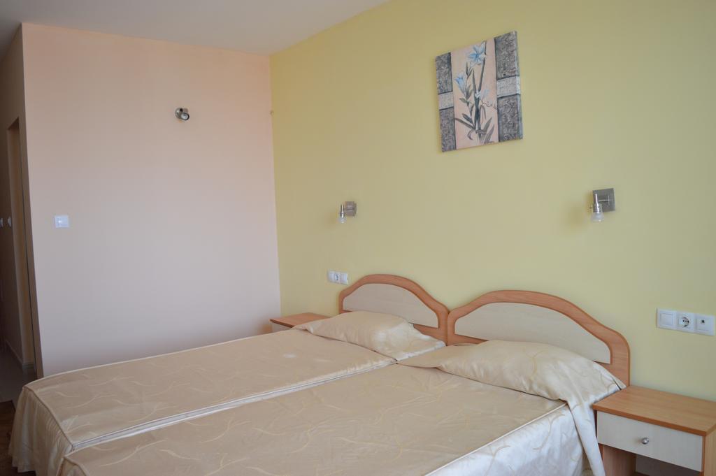 Family Hotel Coral سوزوبول الغرفة الصورة
