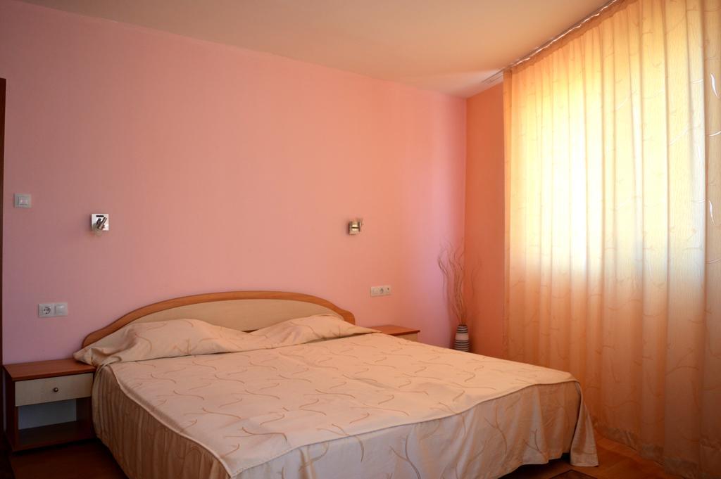 Family Hotel Coral سوزوبول الغرفة الصورة